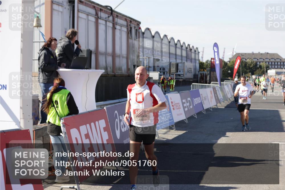 03.10.2025 - Köhlbrandbrückenlauf Jannik Wohlers http://msf.ph/oto/9051760 03.10.2025 13:08:43 Ziel 4213, 4340, 5792, 6034, 6232, 6424, 6534, 6805 meine-sportfotos.de
