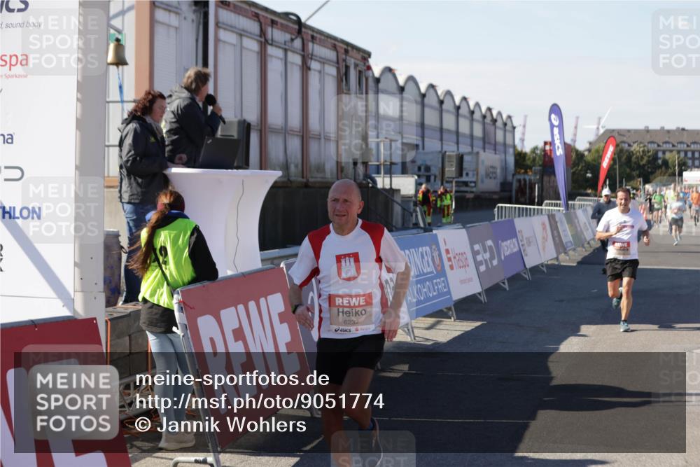 03.10.2025 - Köhlbrandbrückenlauf Jannik Wohlers http://msf.ph/oto/9051774 03.10.2025 13:08:43 Ziel 4213, 4340, 5792, 6034, 6232, 6424, 6534, 6805 meine-sportfotos.de