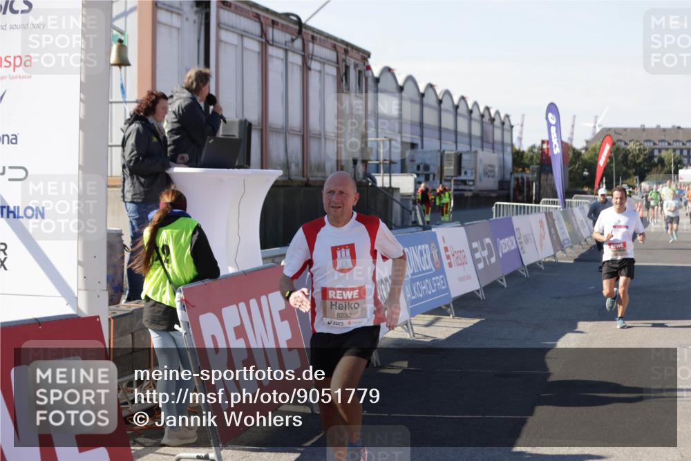 03.10.2025 - Köhlbrandbrückenlauf Jannik Wohlers http://msf.ph/oto/9051779 03.10.2025 13:08:44 Ziel 4213, 4340, 5792, 6034, 6232, 6424, 6534, 6805 meine-sportfotos.de
