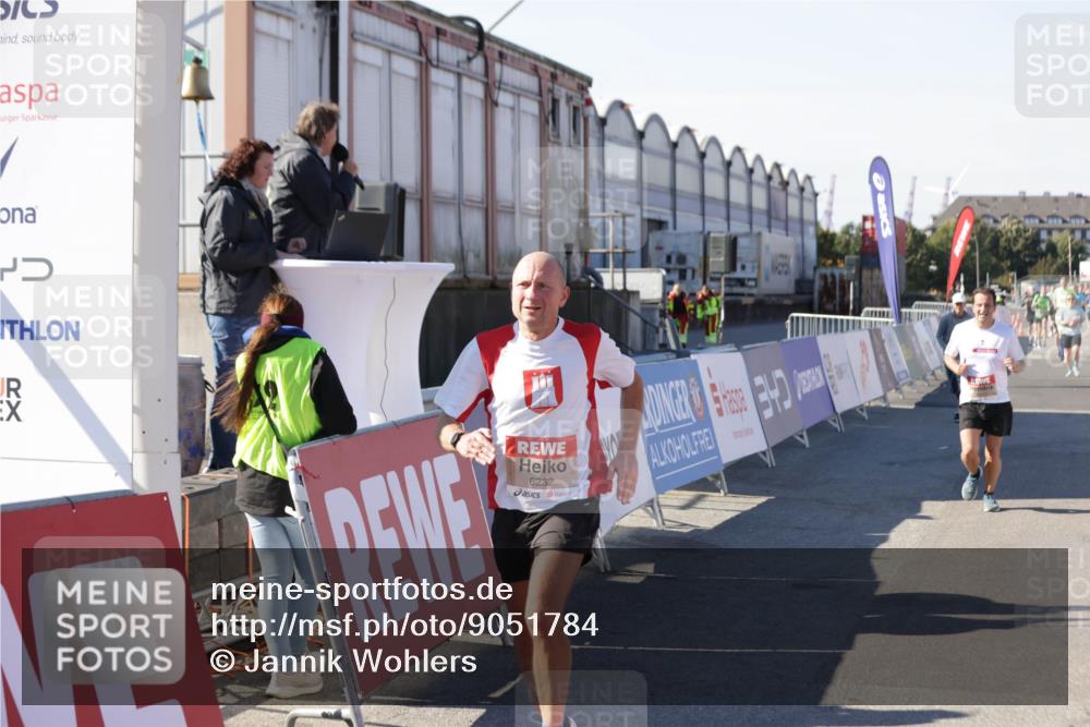 03.10.2025 - Köhlbrandbrückenlauf Jannik Wohlers http://msf.ph/oto/9051784 03.10.2025 13:08:44 Ziel 4213, 4340, 5792, 6034, 6232, 6424, 6534, 6805 meine-sportfotos.de