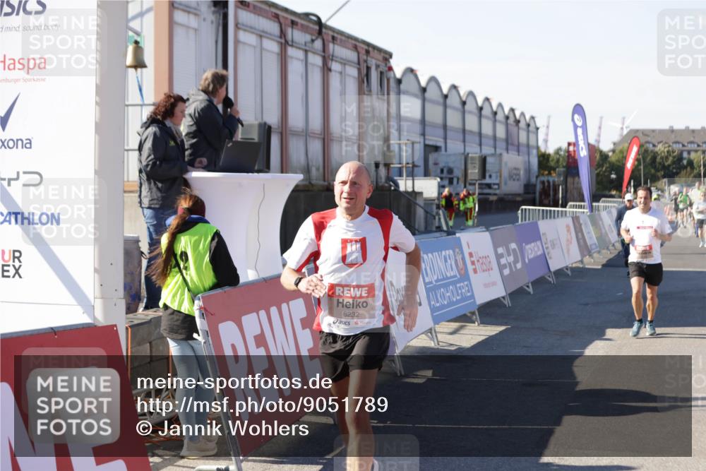 03.10.2025 - Köhlbrandbrückenlauf Jannik Wohlers http://msf.ph/oto/9051789 03.10.2025 13:08:44 Ziel 4213, 4340, 5792, 6034, 6232, 6424, 6534, 6805 meine-sportfotos.de