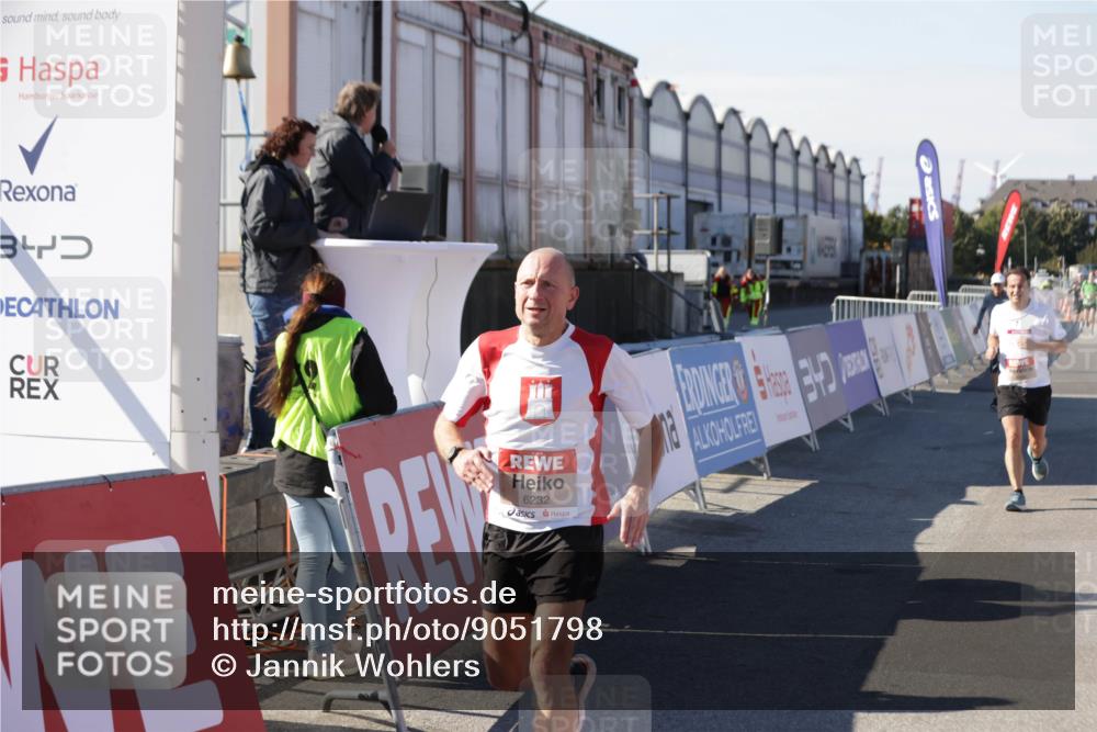 03.10.2025 - Köhlbrandbrückenlauf Jannik Wohlers http://msf.ph/oto/9051798 03.10.2025 13:08:44 Ziel 4213, 4340, 5792, 6034, 6232, 6424, 6534, 6805 meine-sportfotos.de