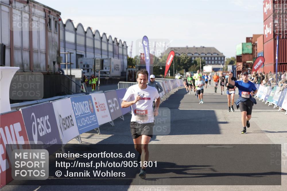 03.10.2025 - Köhlbrandbrückenlauf Jannik Wohlers http://msf.ph/oto/9051801 03.10.2025 13:08:45 Ziel 4213, 4340, 5792, 6034, 6232, 6424, 6805 meine-sportfotos.de