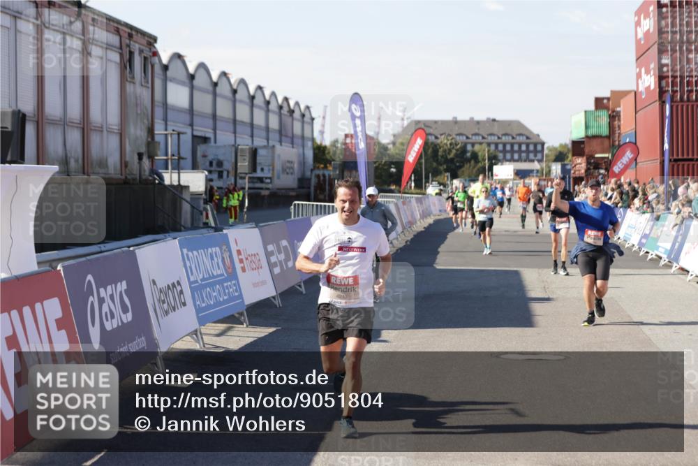 03.10.2025 - Köhlbrandbrückenlauf Jannik Wohlers http://msf.ph/oto/9051804 03.10.2025 13:08:46 Ziel 4213, 4340, 6034, 6232, 6233, 6424, 6805 meine-sportfotos.de