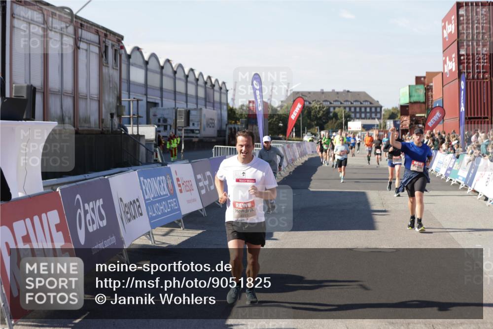 03.10.2025 - Köhlbrandbrückenlauf Jannik Wohlers http://msf.ph/oto/9051825 03.10.2025 13:08:46 Ziel 4213, 4340, 6034, 6232, 6233, 6424, 6805 meine-sportfotos.de