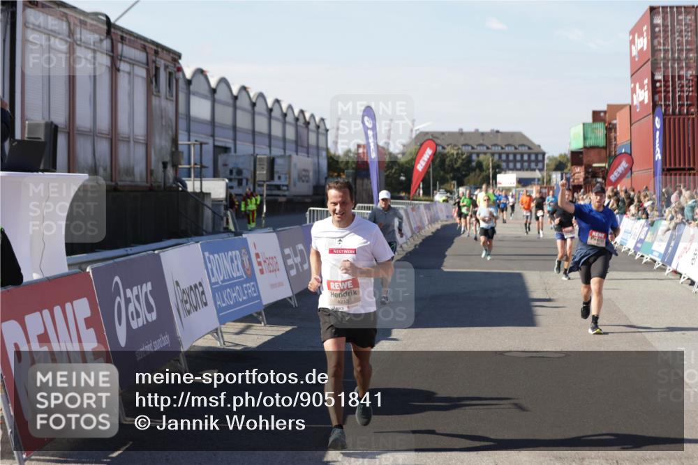 03.10.2025 - Köhlbrandbrückenlauf Jannik Wohlers http://msf.ph/oto/9051841 03.10.2025 13:08:46 Ziel 4213, 4340, 6034, 6232, 6233, 6424, 6805 meine-sportfotos.de