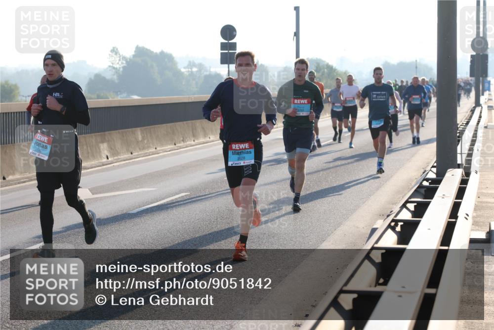 03.10.2025 - Köhlbrandbrückenlauf Lena Gebhardt http://msf.ph/oto/9051842 03.10.2025 09:14:58 Position 1 3136, 3628, 3763 meine-sportfotos.de