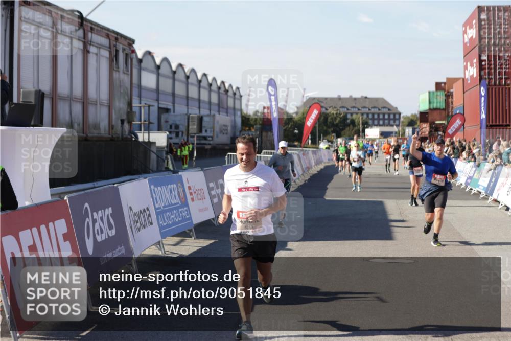 03.10.2025 - Köhlbrandbrückenlauf Jannik Wohlers http://msf.ph/oto/9051845 03.10.2025 13:08:46 Ziel 4213, 4340, 6034, 6232, 6233, 6424, 6805 meine-sportfotos.de