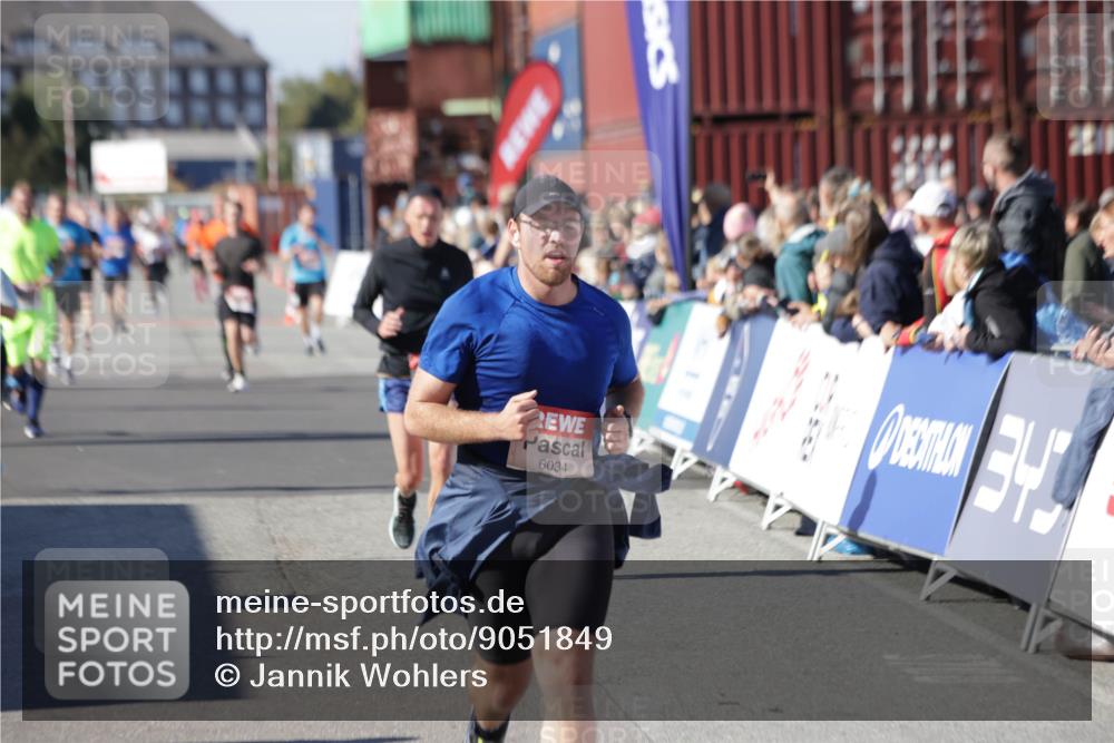 03.10.2025 - Köhlbrandbrückenlauf Jannik Wohlers http://msf.ph/oto/9051849 03.10.2025 13:08:47 Ziel 4213, 4340, 6034, 6232, 6233, 6424, 6805 meine-sportfotos.de