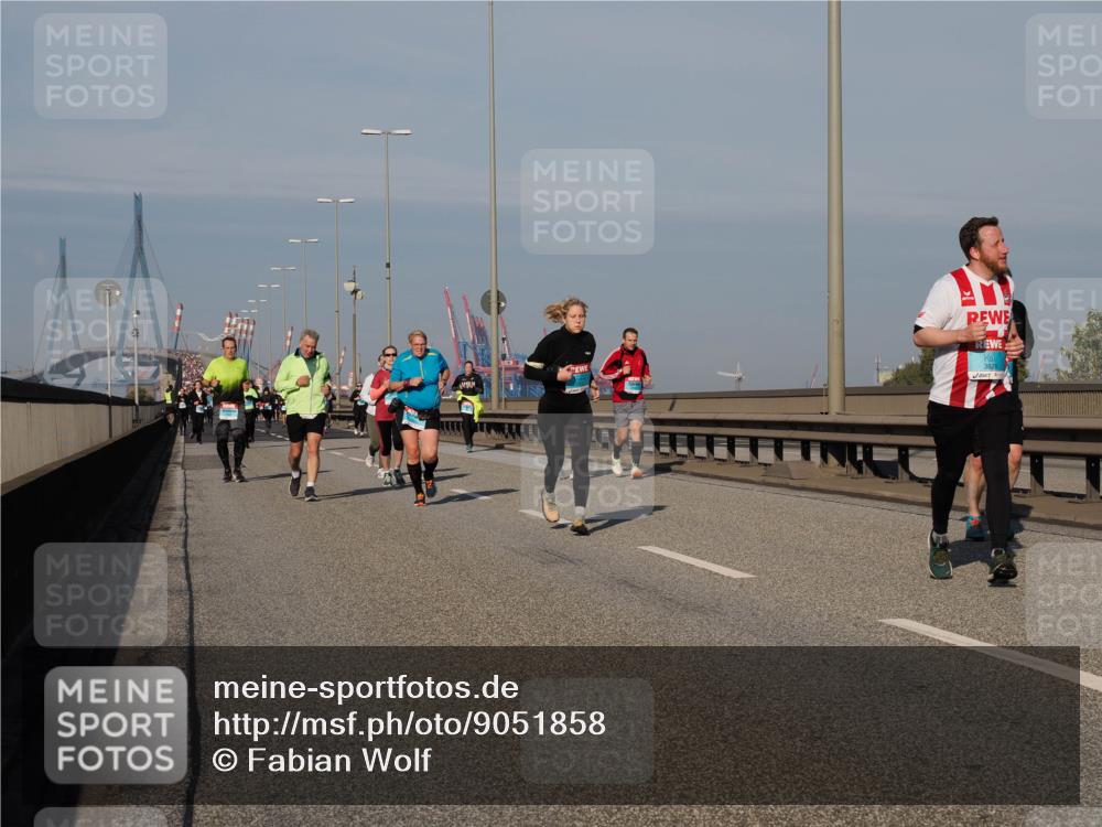 03.10.2025 - Köhlbrandbrückenlauf Fabian Wolf http://msf.ph/oto/9051858 03.10.2025 10:01:55 Position 3  meine-sportfotos.de
