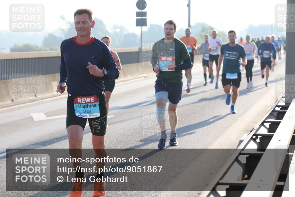 03.10.2025 - Köhlbrandbrückenlauf Lena Gebhardt http://msf.ph/oto/9051867 03.10.2025 09:14:59 Position 1 3628, 376 meine-sportfotos.de