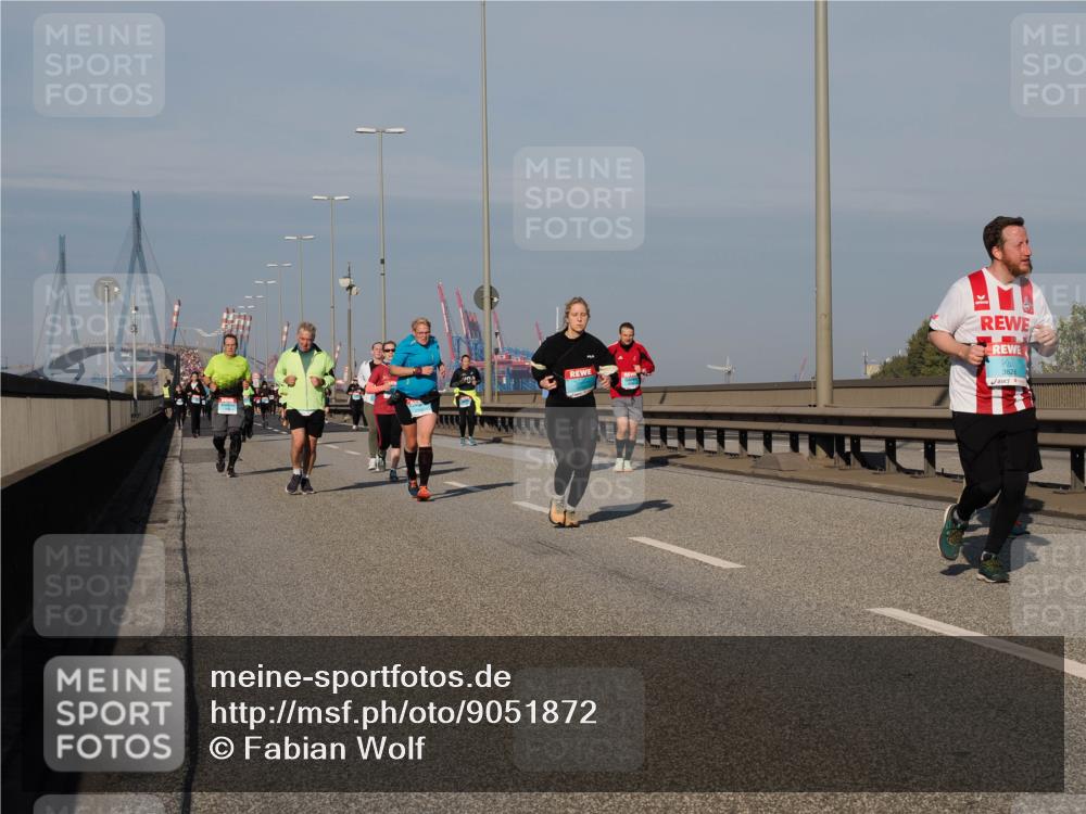 03.10.2025 - Köhlbrandbrückenlauf Fabian Wolf http://msf.ph/oto/9051872 03.10.2025 10:01:55 Position 3 3828 meine-sportfotos.de