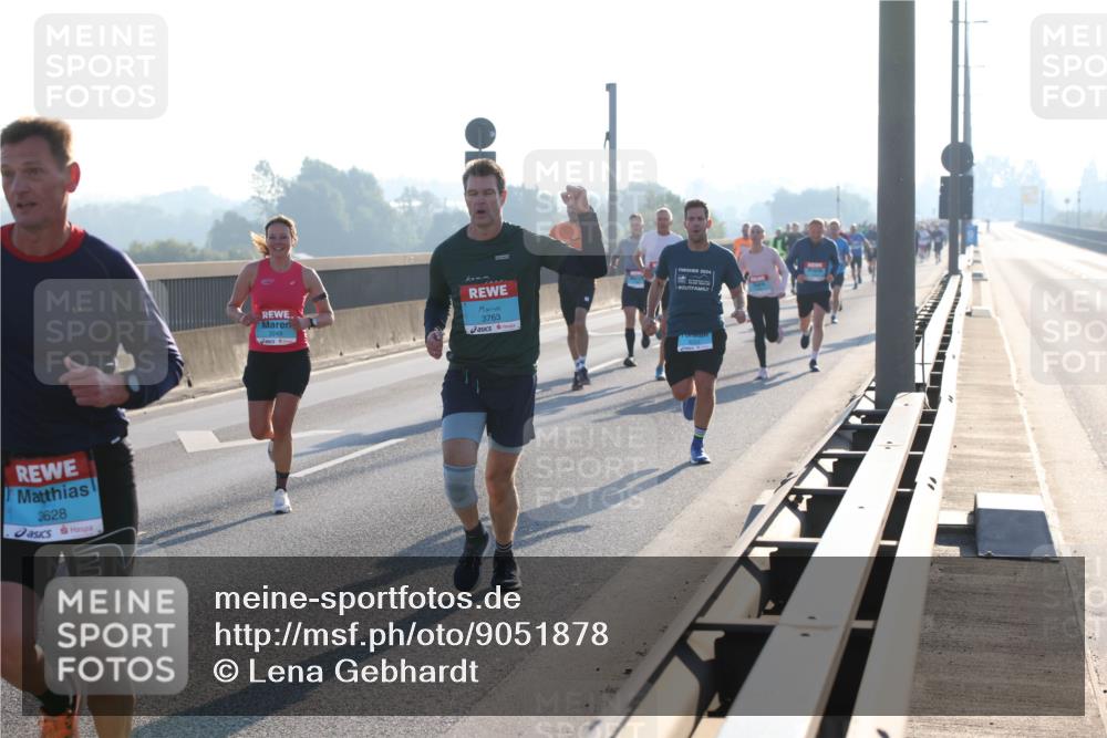 03.10.2025 - Köhlbrandbrückenlauf Lena Gebhardt http://msf.ph/oto/9051878 03.10.2025 09:15:00 Position 1 3628, 3249, 3763, 2034 meine-sportfotos.de