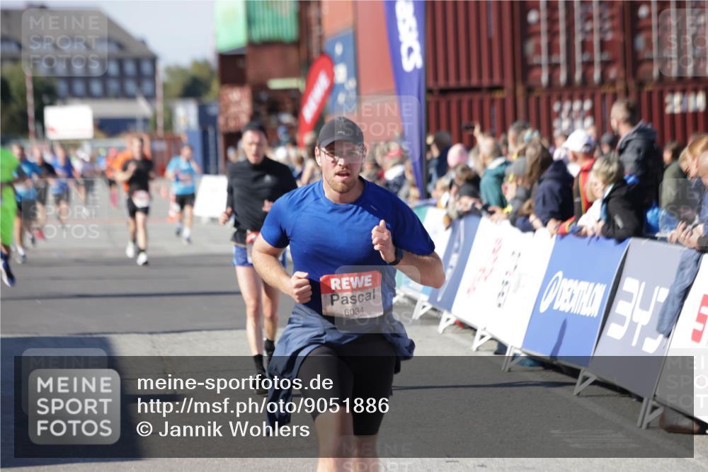 03.10.2025 - Köhlbrandbrückenlauf Jannik Wohlers http://msf.ph/oto/9051886 03.10.2025 13:08:47 Ziel 4213, 4340, 6034, 6232, 6233, 6424, 6805 meine-sportfotos.de