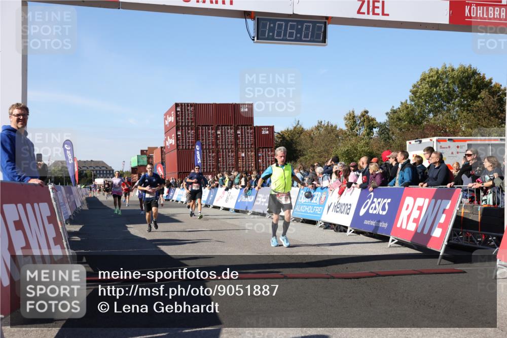 03.10.2025 - Köhlbrandbrückenlauf Lena Gebhardt http://msf.ph/oto/9051887 03.10.2025 13:06:08 Ziel 4302, 4504, 4635, 4738, 4954, 5096, 6158, 6222, 6224, 6305, 6323, 6356, 6510 meine-sportfotos.de