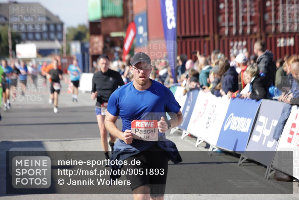 03.10.2025 - Köhlbrandbrückenlauf Jannik Wohlers http://msf.ph/oto/9051893 03.10.2025 13:08:48 Ziel 4213, 4340, 4544, 6034, 6232, 6233, 6424, 6805 meine-sportfotos.de