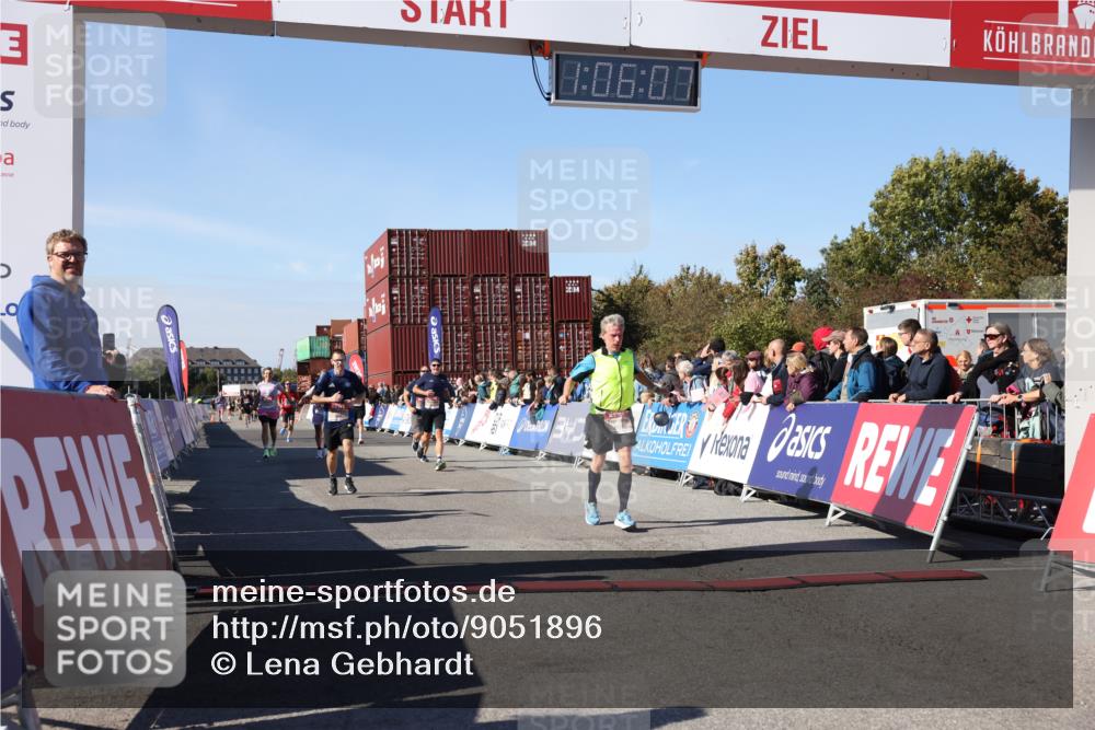 03.10.2025 - Köhlbrandbrückenlauf Lena Gebhardt http://msf.ph/oto/9051896 03.10.2025 13:06:08 Ziel 4302, 4504, 4635, 4738, 4954, 5096, 6158, 6222, 6224, 6305, 6323, 6356, 6510 meine-sportfotos.de