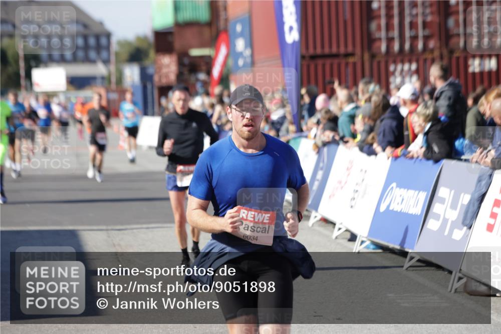 03.10.2025 - Köhlbrandbrückenlauf Jannik Wohlers http://msf.ph/oto/9051898 03.10.2025 13:08:48 Ziel 4213, 4340, 4544, 6034, 6232, 6233, 6424, 6805 meine-sportfotos.de