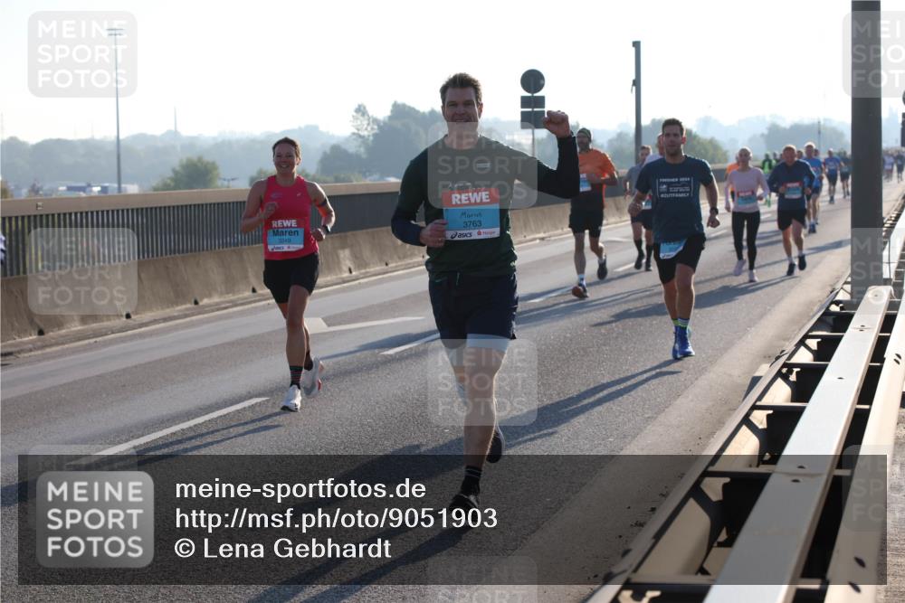 03.10.2025 - Köhlbrandbrückenlauf Lena Gebhardt http://msf.ph/oto/9051903 03.10.2025 09:15:00 Position 1 3249, 3763, 2024 meine-sportfotos.de
