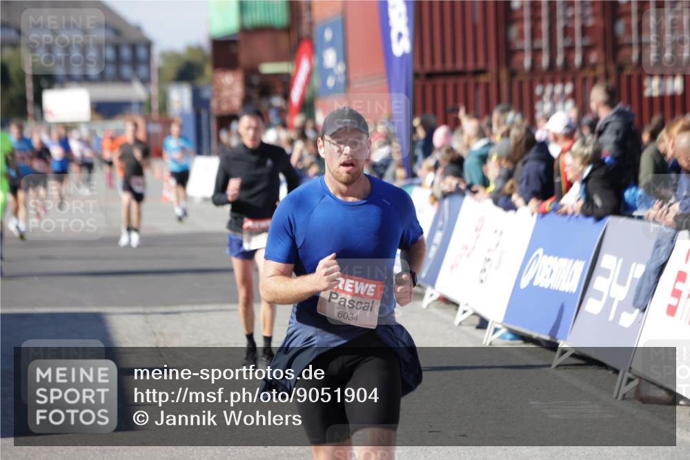 03.10.2025 - Köhlbrandbrückenlauf Jannik Wohlers http://msf.ph/oto/9051904 03.10.2025 13:08:48 Ziel 4213, 4340, 4544, 6034, 6232, 6233, 6424, 6805 meine-sportfotos.de
