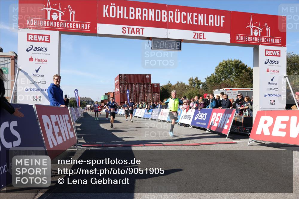 03.10.2025 - Köhlbrandbrückenlauf Lena Gebhardt http://msf.ph/oto/9051905 03.10.2025 13:06:08 Ziel 4302, 4504, 4635, 4738, 4954, 5096, 6158, 6222, 6224, 6305, 6323, 6356, 6510 meine-sportfotos.de