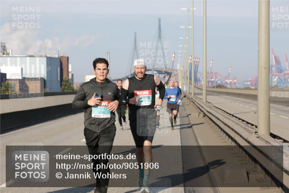 03.10.2025 - Köhlbrandbrückenlauf Jannik Wohlers http://msf.ph/oto/9051906 03.10.2025 09:46:36 Position 3 3775, 2777 meine-sportfotos.de