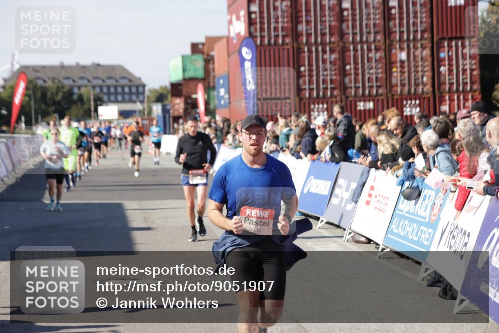 03.10.2025 - Köhlbrandbrückenlauf Jannik Wohlers http://msf.ph/oto/9051907 03.10.2025 13:08:48 Ziel 4213, 4340, 4544, 6034, 6232, 6233, 6424, 6805 meine-sportfotos.de