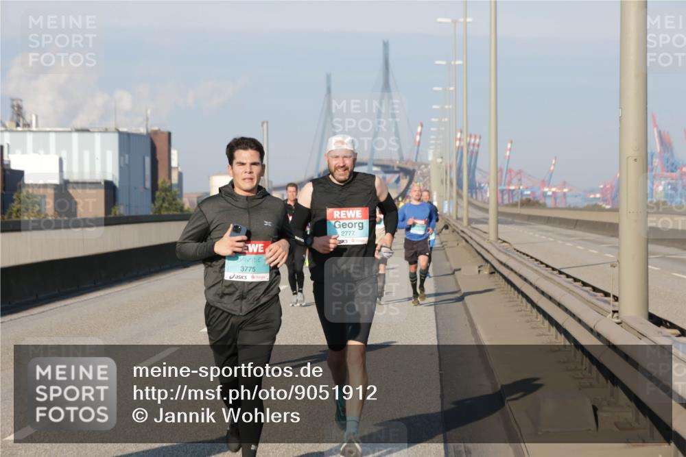 03.10.2025 - Köhlbrandbrückenlauf Jannik Wohlers http://msf.ph/oto/9051912 03.10.2025 09:46:36 Position 3 3775, 2777 meine-sportfotos.de