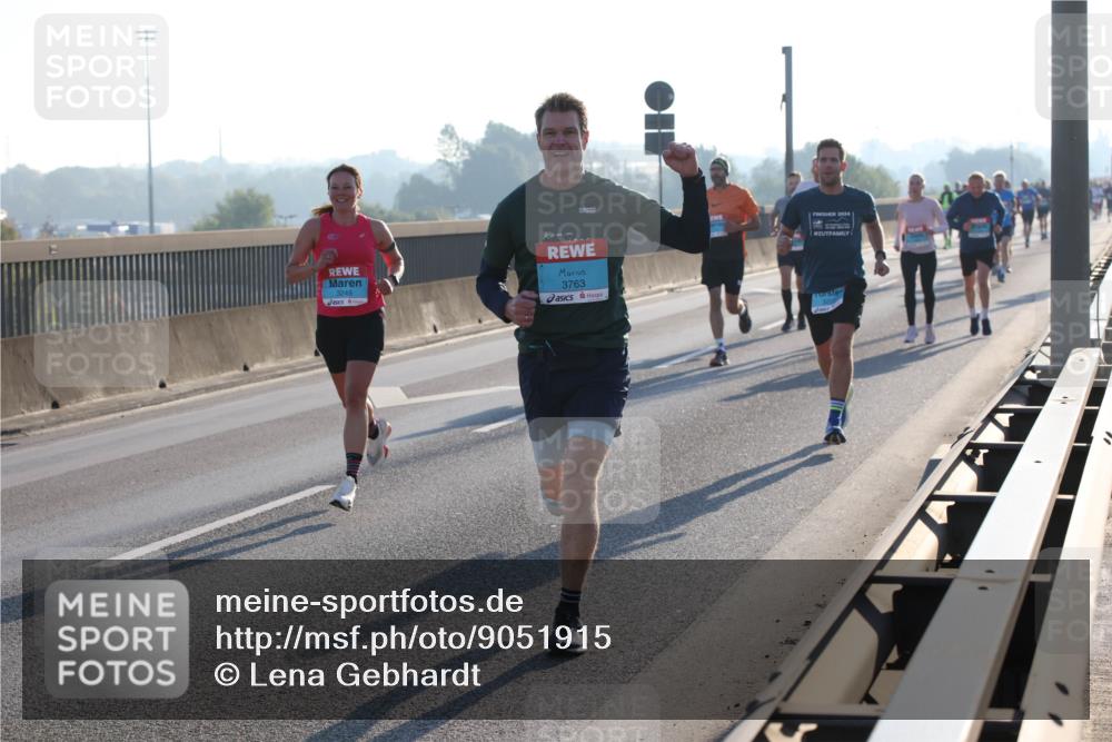 03.10.2025 - Köhlbrandbrückenlauf Lena Gebhardt http://msf.ph/oto/9051915 03.10.2025 09:15:00 Position 1 3249, 3763, 2024 meine-sportfotos.de