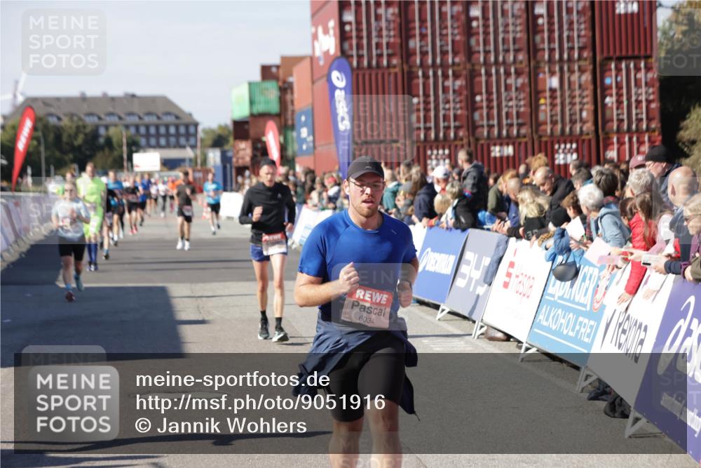 03.10.2025 - Köhlbrandbrückenlauf Jannik Wohlers http://msf.ph/oto/9051916 03.10.2025 13:08:48 Ziel 4213, 4340, 4544, 6034, 6232, 6233, 6424, 6805 meine-sportfotos.de