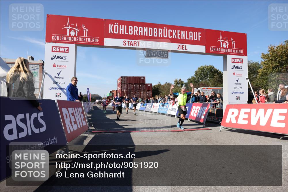 03.10.2025 - Köhlbrandbrückenlauf Lena Gebhardt http://msf.ph/oto/9051920 03.10.2025 13:06:09 Ziel 4302, 4504, 4635, 4738, 4954, 5096, 6158, 6222, 6224, 6323, 6356, 6510, 6850 meine-sportfotos.de