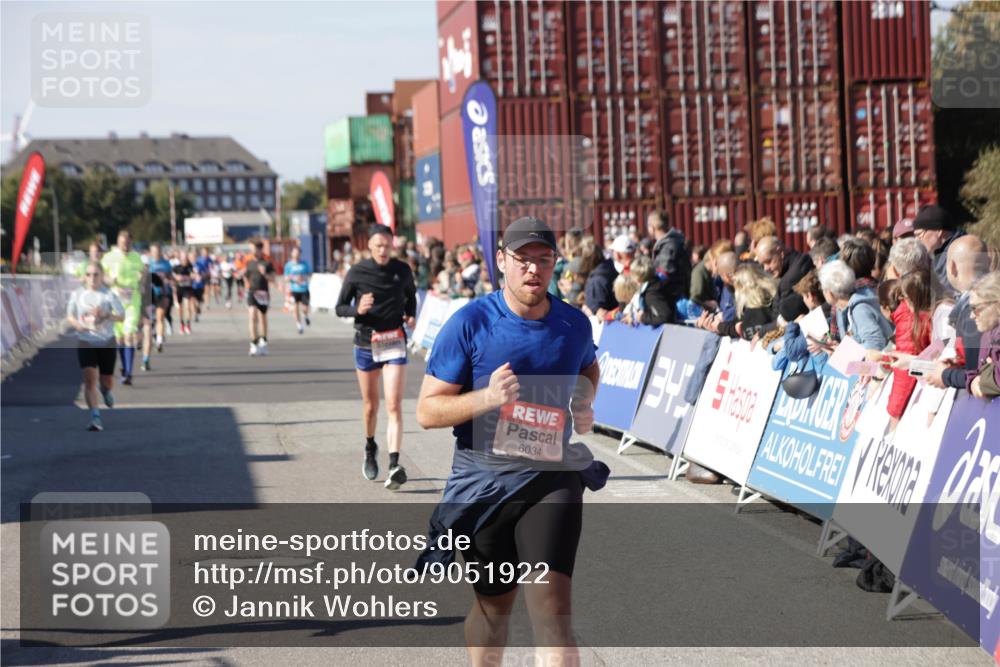 03.10.2025 - Köhlbrandbrückenlauf Jannik Wohlers http://msf.ph/oto/9051922 03.10.2025 13:08:48 Ziel 4213, 4340, 4544, 6034, 6232, 6233, 6424, 6805 meine-sportfotos.de