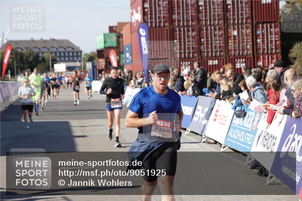 03.10.2025 - Köhlbrandbrückenlauf Jannik Wohlers http://msf.ph/oto/9051925 03.10.2025 13:08:49 Ziel 4213, 4340, 4544, 6034, 6232, 6233 meine-sportfotos.de
