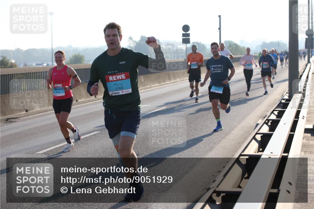 03.10.2025 - Köhlbrandbrückenlauf Lena Gebhardt http://msf.ph/oto/9051929 03.10.2025 09:15:01 Position 1 3249, 3763, 2024 meine-sportfotos.de