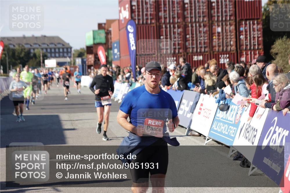 03.10.2025 - Köhlbrandbrückenlauf Jannik Wohlers http://msf.ph/oto/9051931 03.10.2025 13:08:49 Ziel 4213, 4340, 4544, 6034, 6232, 6233 meine-sportfotos.de
