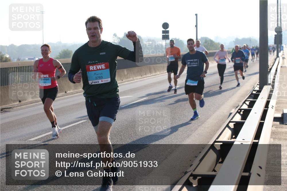 03.10.2025 - Köhlbrandbrückenlauf Lena Gebhardt http://msf.ph/oto/9051933 03.10.2025 09:15:01 Position 1 3249, 3763, 2024 meine-sportfotos.de
