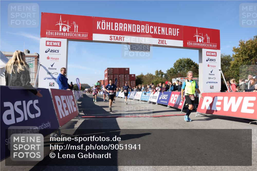 03.10.2025 - Köhlbrandbrückenlauf Lena Gebhardt http://msf.ph/oto/9051941 03.10.2025 13:06:09 Ziel 4302, 4504, 4635, 4738, 4954, 5096, 6158, 6222, 6224, 6323, 6356, 6510, 6850 meine-sportfotos.de