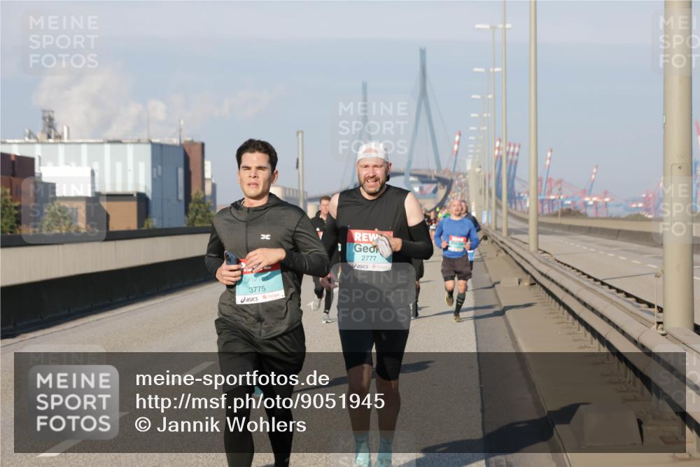 03.10.2025 - Köhlbrandbrückenlauf Jannik Wohlers http://msf.ph/oto/9051945 03.10.2025 09:46:36 Position 3 2777, 3775 meine-sportfotos.de