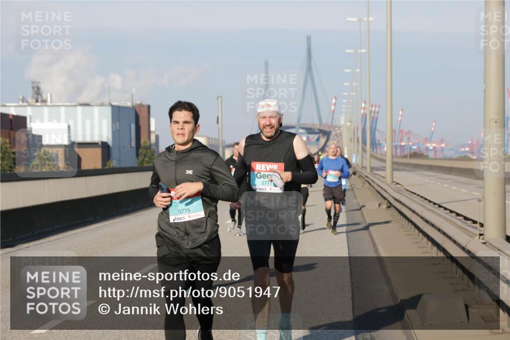 03.10.2025 - Köhlbrandbrückenlauf Jannik Wohlers http://msf.ph/oto/9051947 03.10.2025 09:46:36 Position 3 2777, 3775 meine-sportfotos.de
