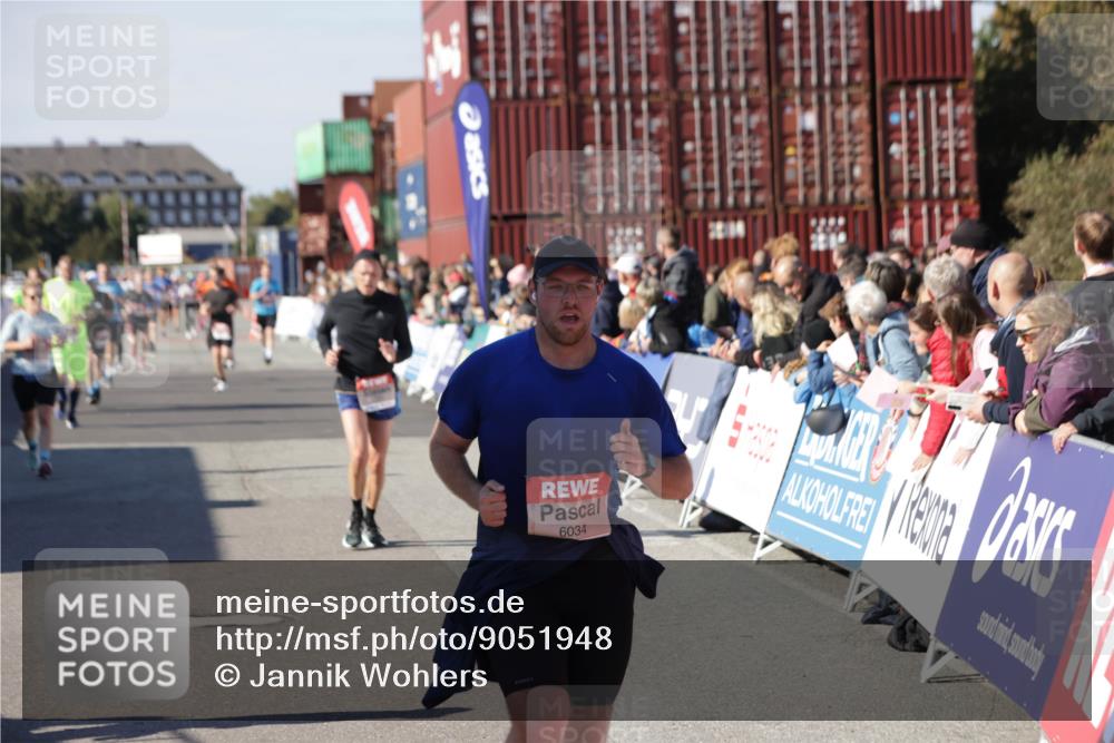 03.10.2025 - Köhlbrandbrückenlauf Jannik Wohlers http://msf.ph/oto/9051948 03.10.2025 13:08:49 Ziel 4213, 4340, 4544, 6034, 6232, 6233 meine-sportfotos.de