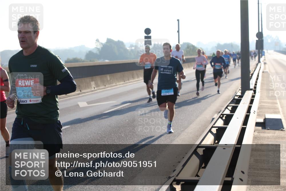03.10.2025 - Köhlbrandbrückenlauf Lena Gebhardt http://msf.ph/oto/9051951 03.10.2025 09:15:01 Position 1 35, 3763, 2024 meine-sportfotos.de