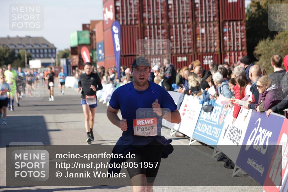 03.10.2025 - Köhlbrandbrückenlauf Jannik Wohlers http://msf.ph/oto/9051957 03.10.2025 13:08:49 Ziel 4213, 4340, 4544, 6034, 6232, 6233 meine-sportfotos.de