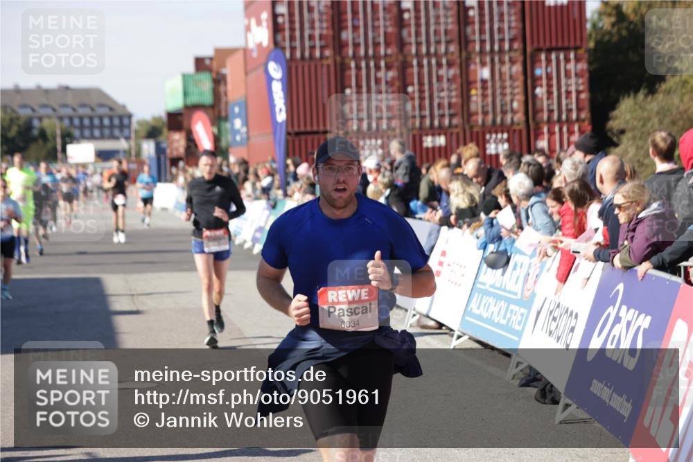 03.10.2025 - Köhlbrandbrückenlauf Jannik Wohlers http://msf.ph/oto/9051961 03.10.2025 13:08:49 Ziel 4213, 4340, 4544, 6034, 6232, 6233 meine-sportfotos.de