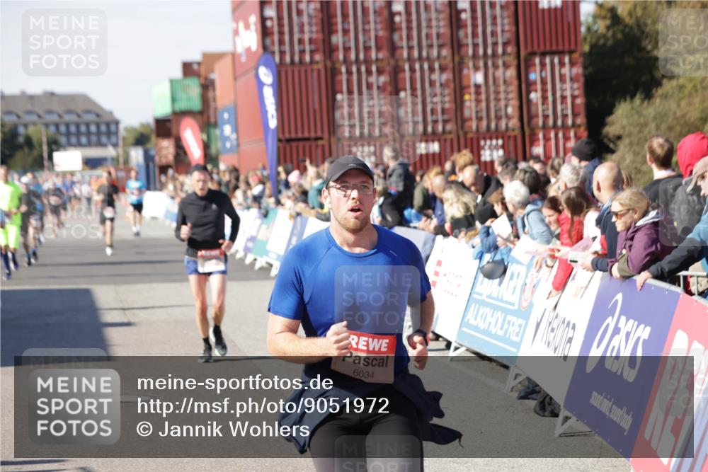 03.10.2025 - Köhlbrandbrückenlauf Jannik Wohlers http://msf.ph/oto/9051972 03.10.2025 13:08:49 Ziel 4213, 4340, 4544, 6034, 6232, 6233 meine-sportfotos.de