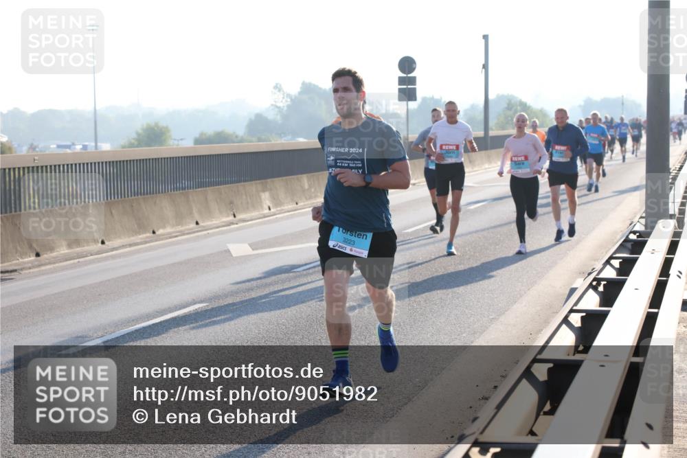 03.10.2025 - Köhlbrandbrückenlauf Lena Gebhardt http://msf.ph/oto/9051982 03.10.2025 09:15:02 Position 1 2024, 44, 1860, 3223 meine-sportfotos.de