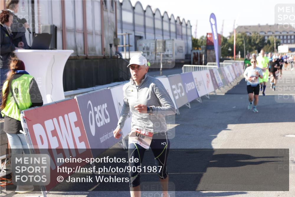03.10.2025 - Köhlbrandbrückenlauf Jannik Wohlers http://msf.ph/oto/9051987 03.10.2025 13:08:50 Ziel 4138, 4213, 4340, 4544, 5705, 6034, 6232, 6233 meine-sportfotos.de