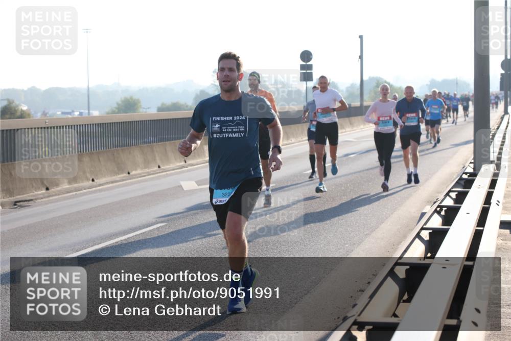 03.10.2025 - Köhlbrandbrückenlauf Lena Gebhardt http://msf.ph/oto/9051991 03.10.2025 09:15:02 Position 1 2024, 44, 1860, 322 meine-sportfotos.de