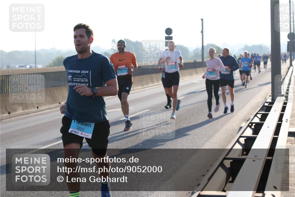03.10.2025 - Köhlbrandbrückenlauf Lena Gebhardt http://msf.ph/oto/9052000 03.10.2025 09:15:03 Position 1 2024, 44, 1860, 3223, 610 meine-sportfotos.de
