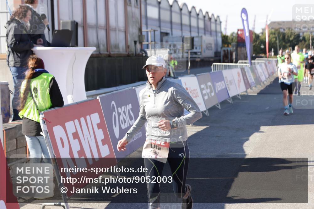 03.10.2025 - Köhlbrandbrückenlauf Jannik Wohlers http://msf.ph/oto/9052003 03.10.2025 13:08:50 Ziel 4138, 4213, 4340, 4544, 5705, 6034, 6232, 6233 meine-sportfotos.de