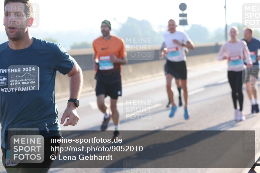 03.10.2025 - Köhlbrandbrückenlauf Lena Gebhardt http://msf.ph/oto/9052010 03.10.2025 09:15:03 Position 1 322, 2024, 44, 1860 meine-sportfotos.de